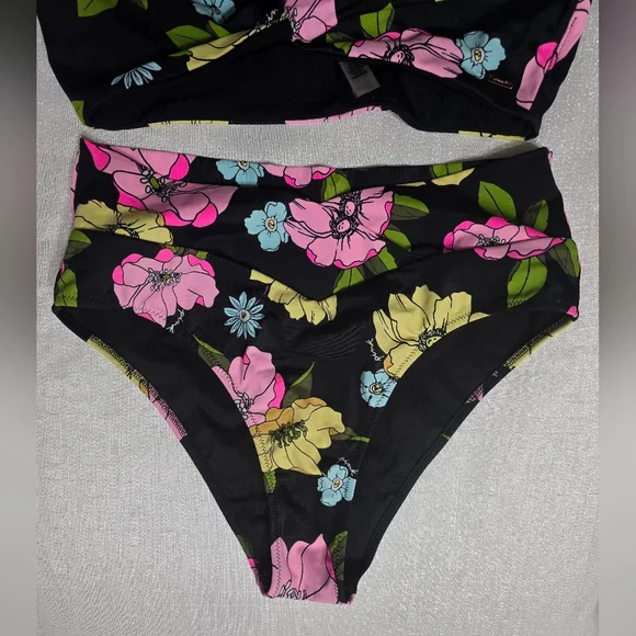 Victoria's Secret Floral Bikini Top & Botton Set - Picture 3 of 15